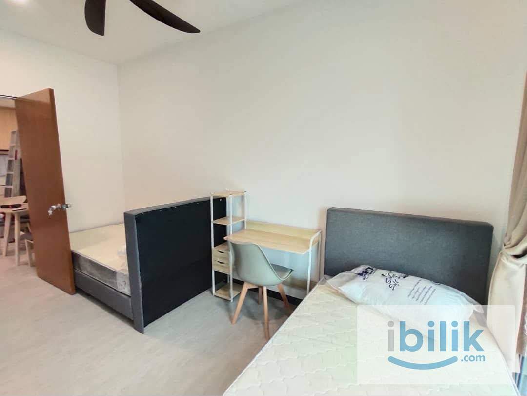 Middle Room - Image 4