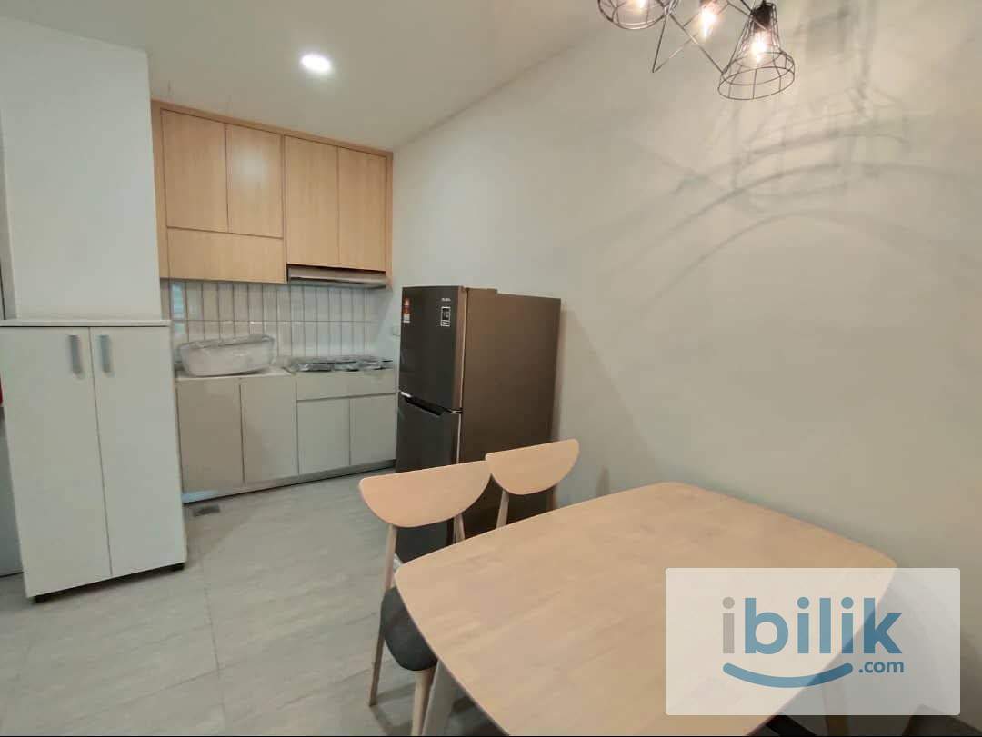 Middle Room - Image 5