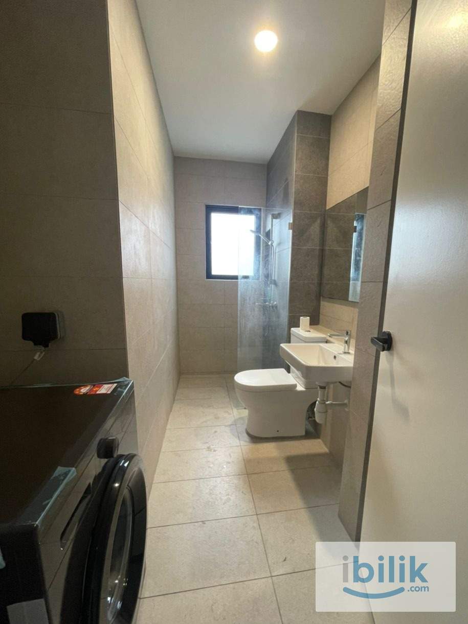 Room For Rent at Lumos Residence. Located at Jalan Ong Tiang Swee - Image 1