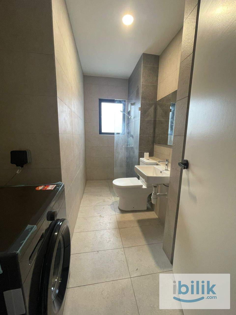 Lumos Residence Room For Rent at Jalan Ong Tiang Swee - Image 1