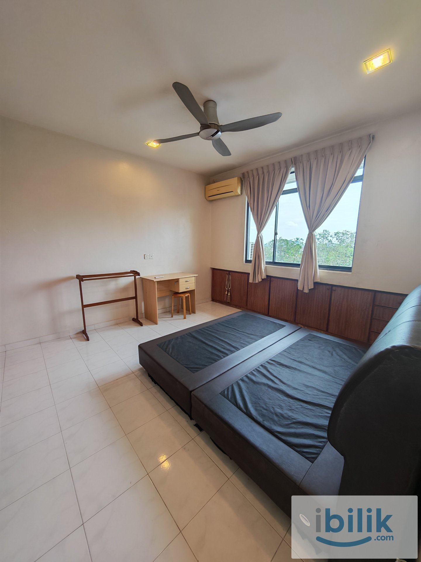Low deposit/free motor parking/free wifi - Image 1