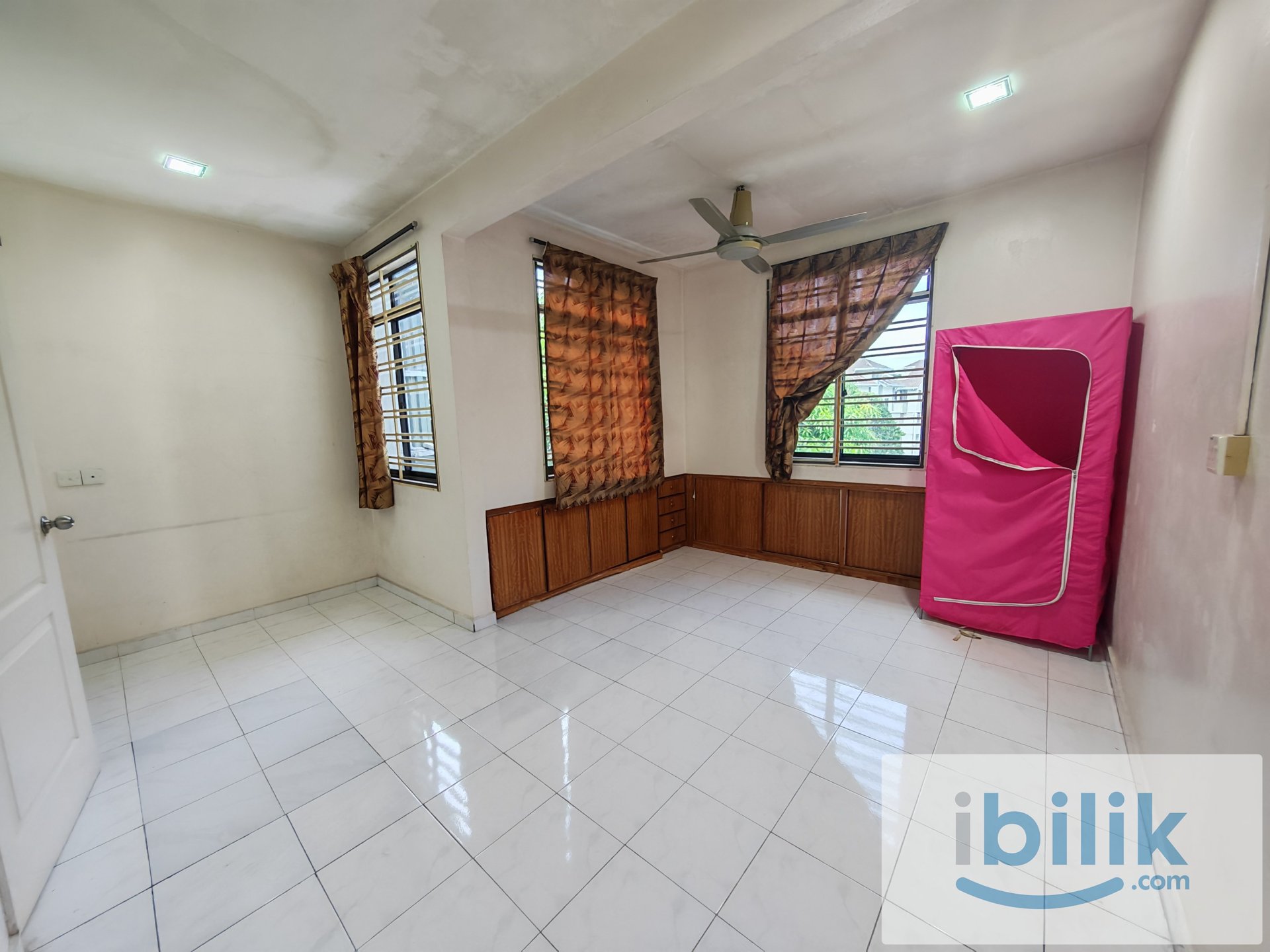 Low deposit/free motor parking/free wifi - Image 6
