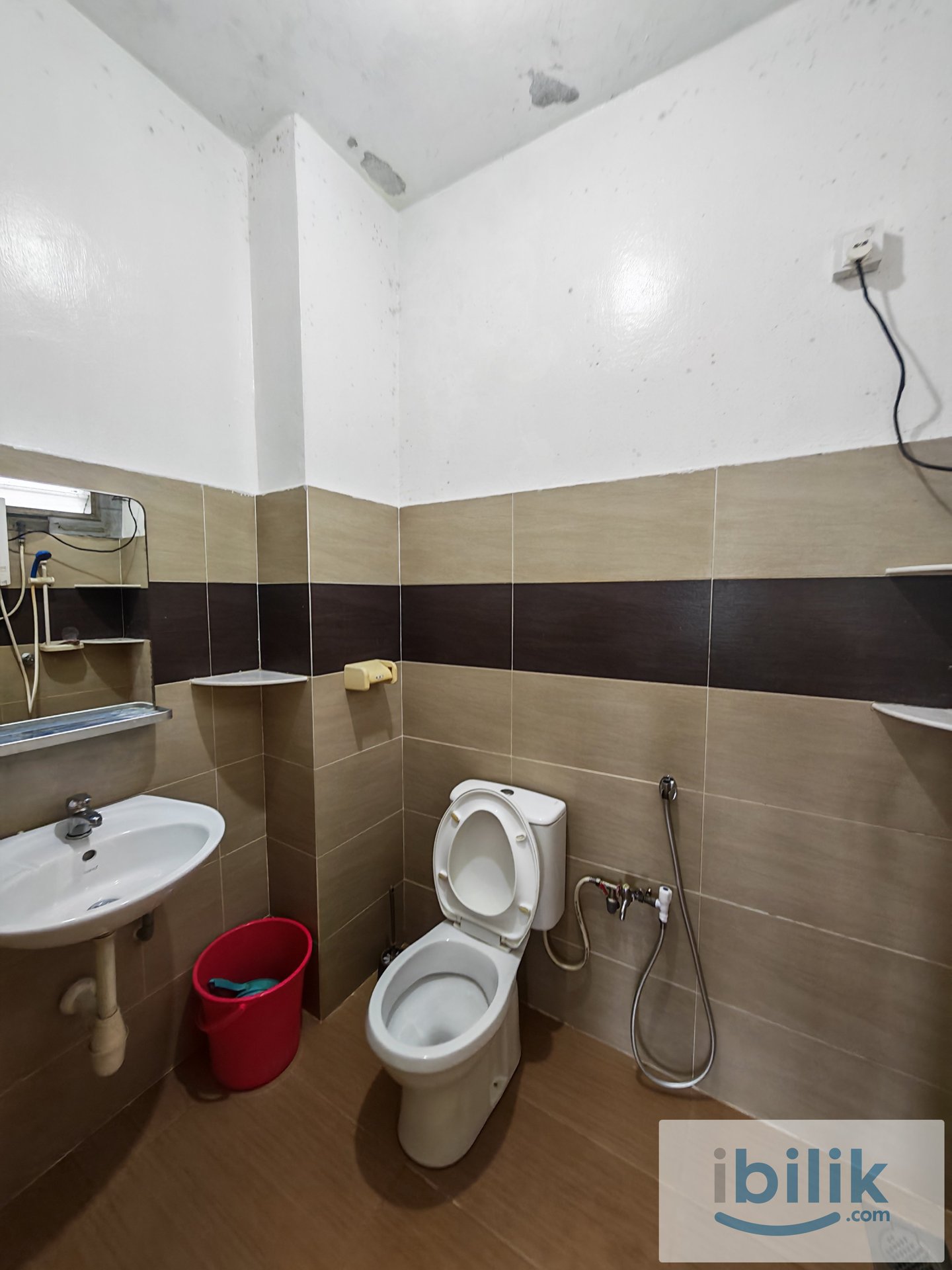 Low deposit/free motor parking/free wifi - Image 3
