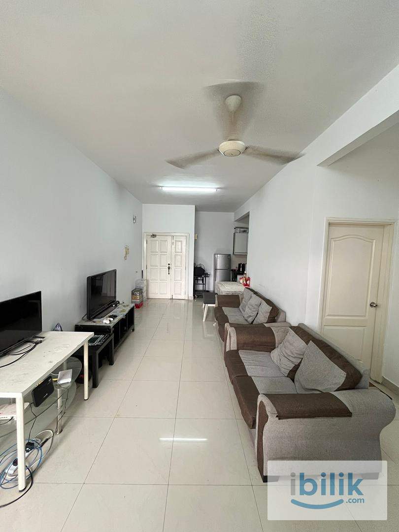 Middle Bedroom - Image 1