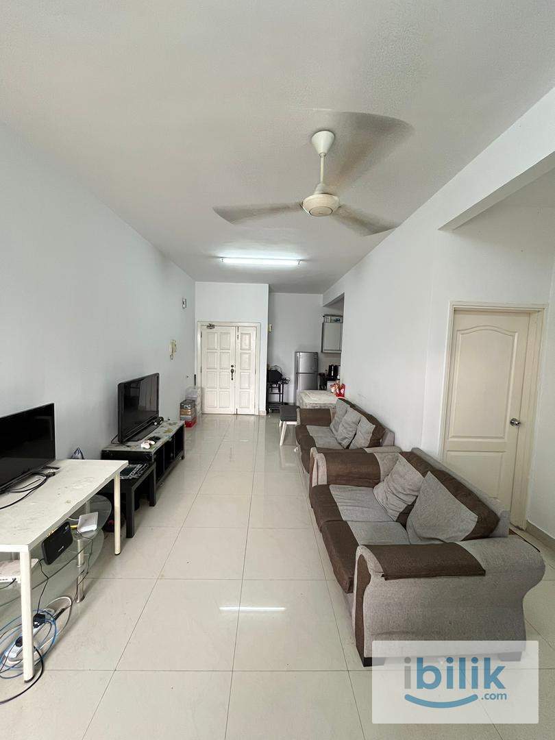 Middle Bedroom - Image 5