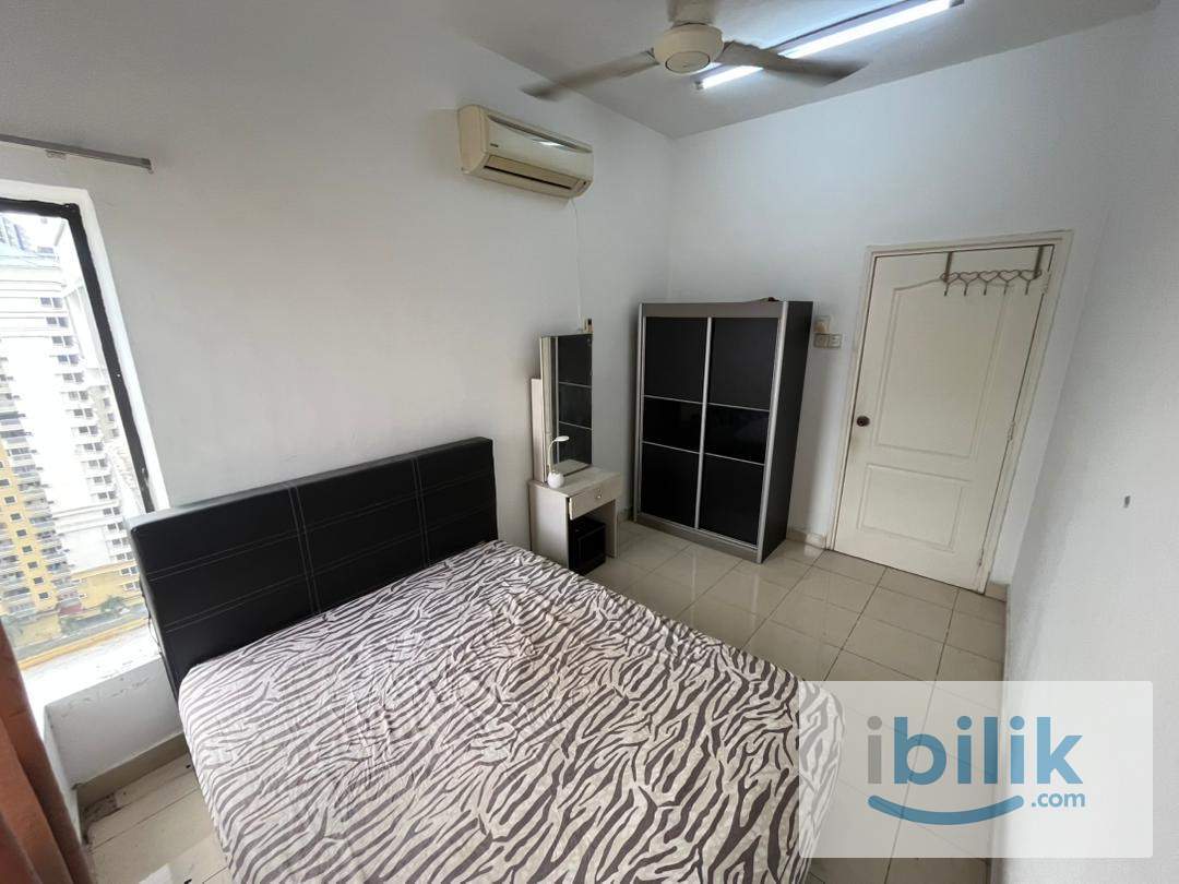 Middle Bedroom - Image 4