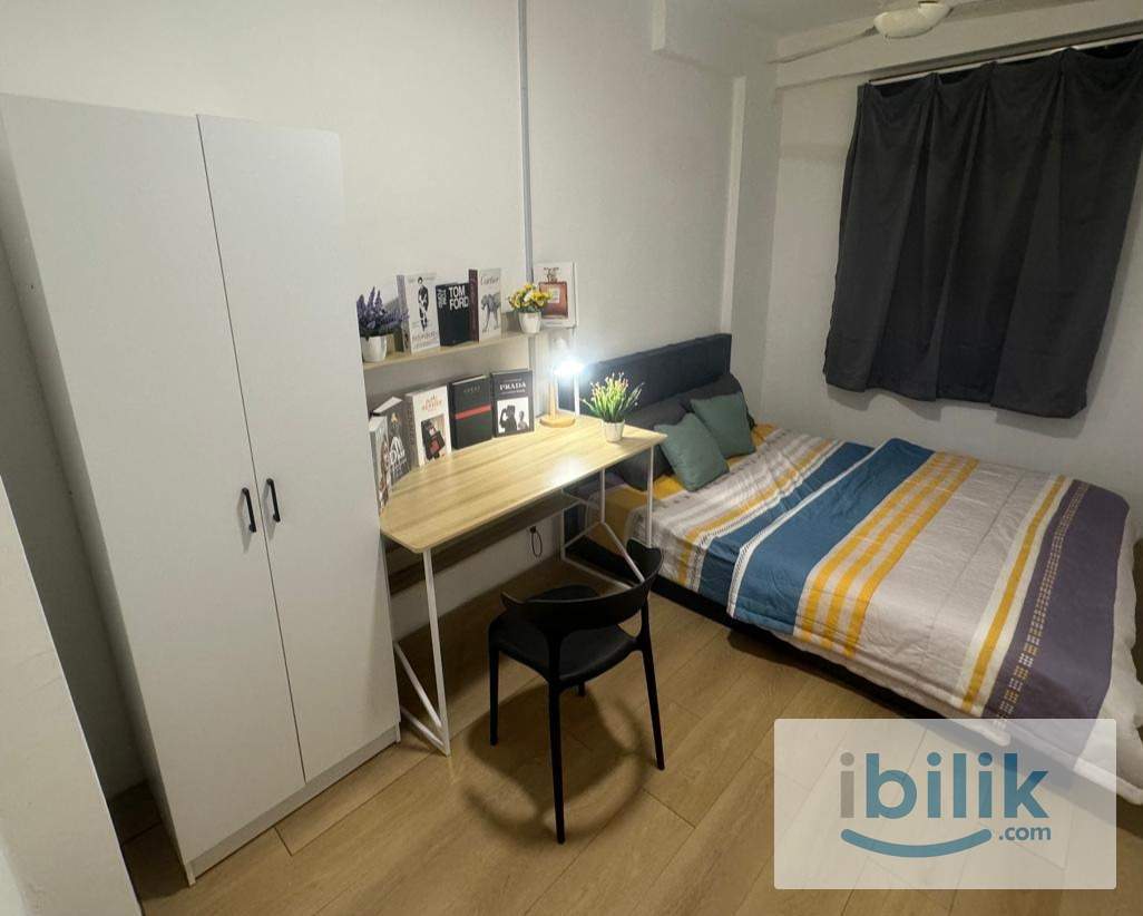 Middle Room at Sri Saujana Apartment Georgetown Penang - Image 1
