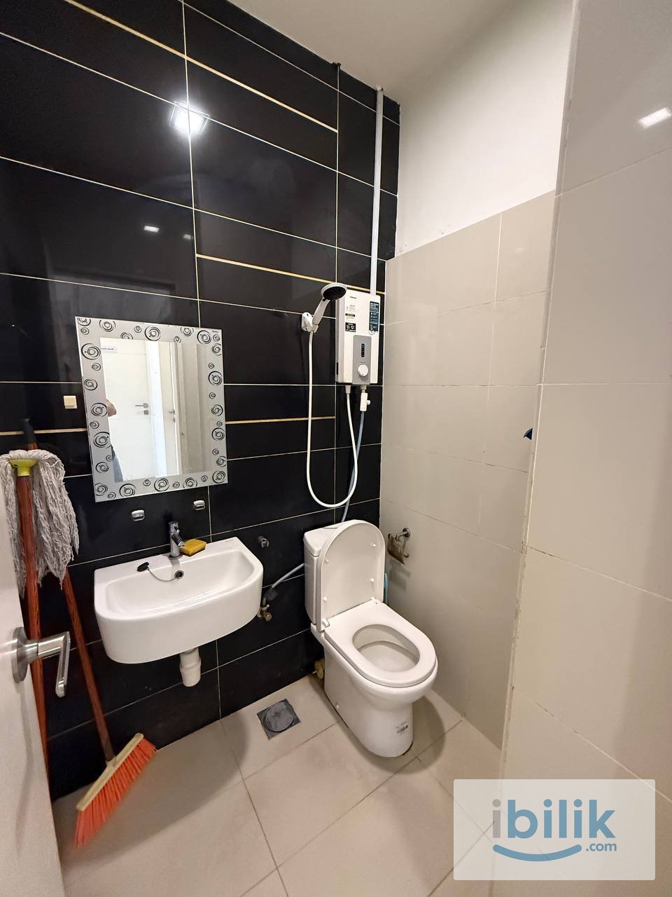 Fully Furnished Middle Room at Skypod, Bandar Puchong Jaya - Image 6