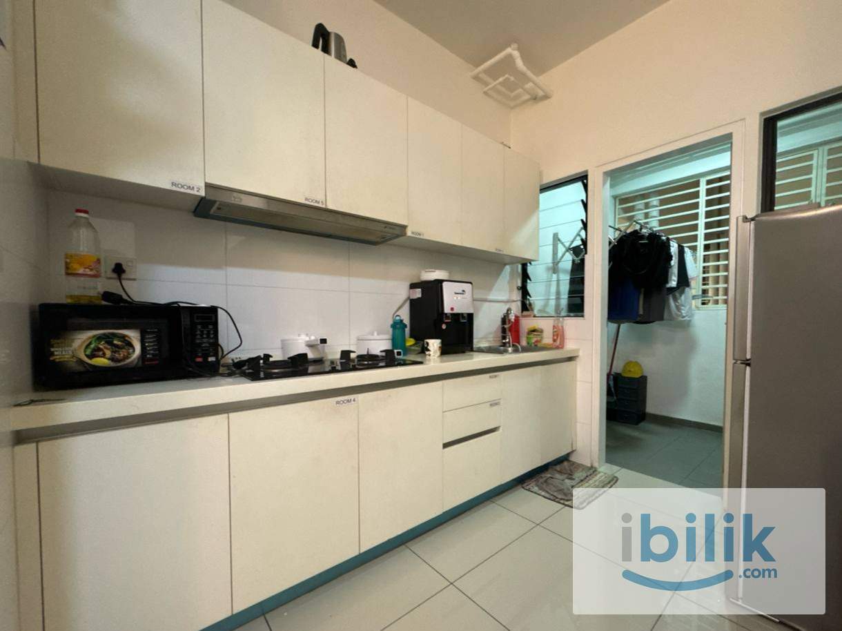 🌿 Clean & Cozy Room @ The Greens | Near Glenmarie & Subang - Image 2