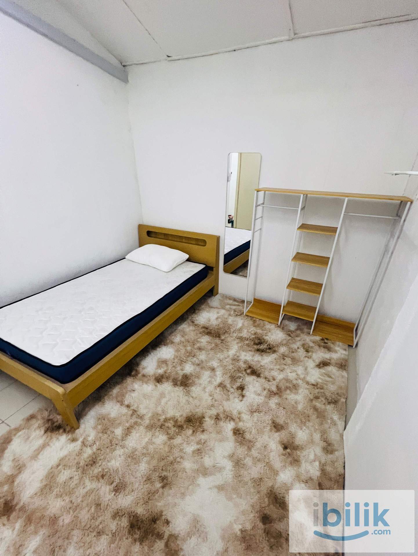 SINGLE ROOM 5 FULLY FURNISHED WITH AC - Image 1