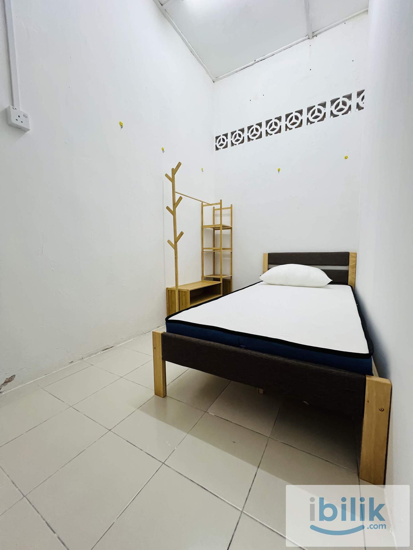 SINGLE ROOM 2 FULLY FURNISHED  WITH FAN - Image 4