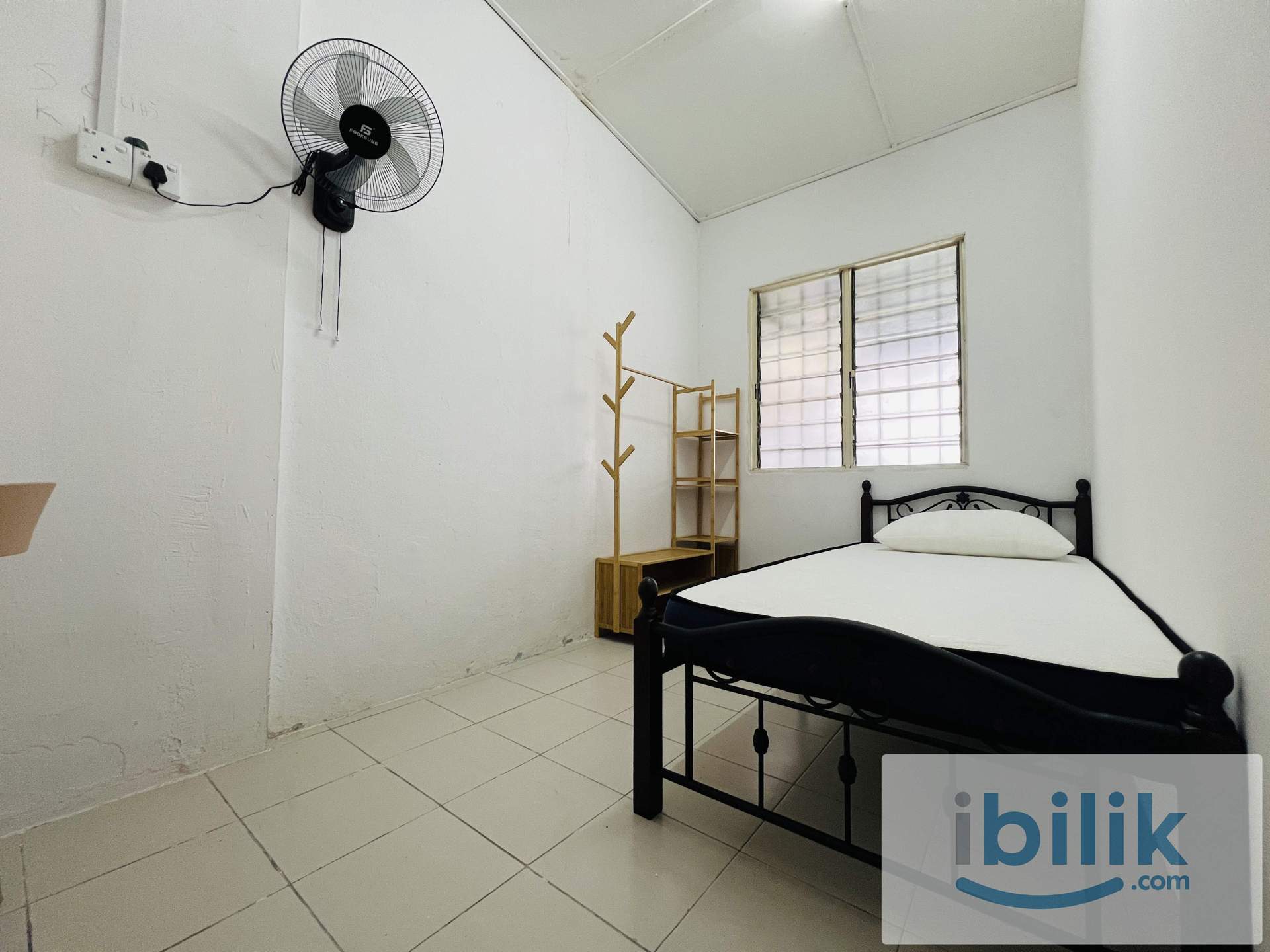 SINGLE ROOM 9 FULLY FURNISHED WITH FAN and WINDOW - Image 4