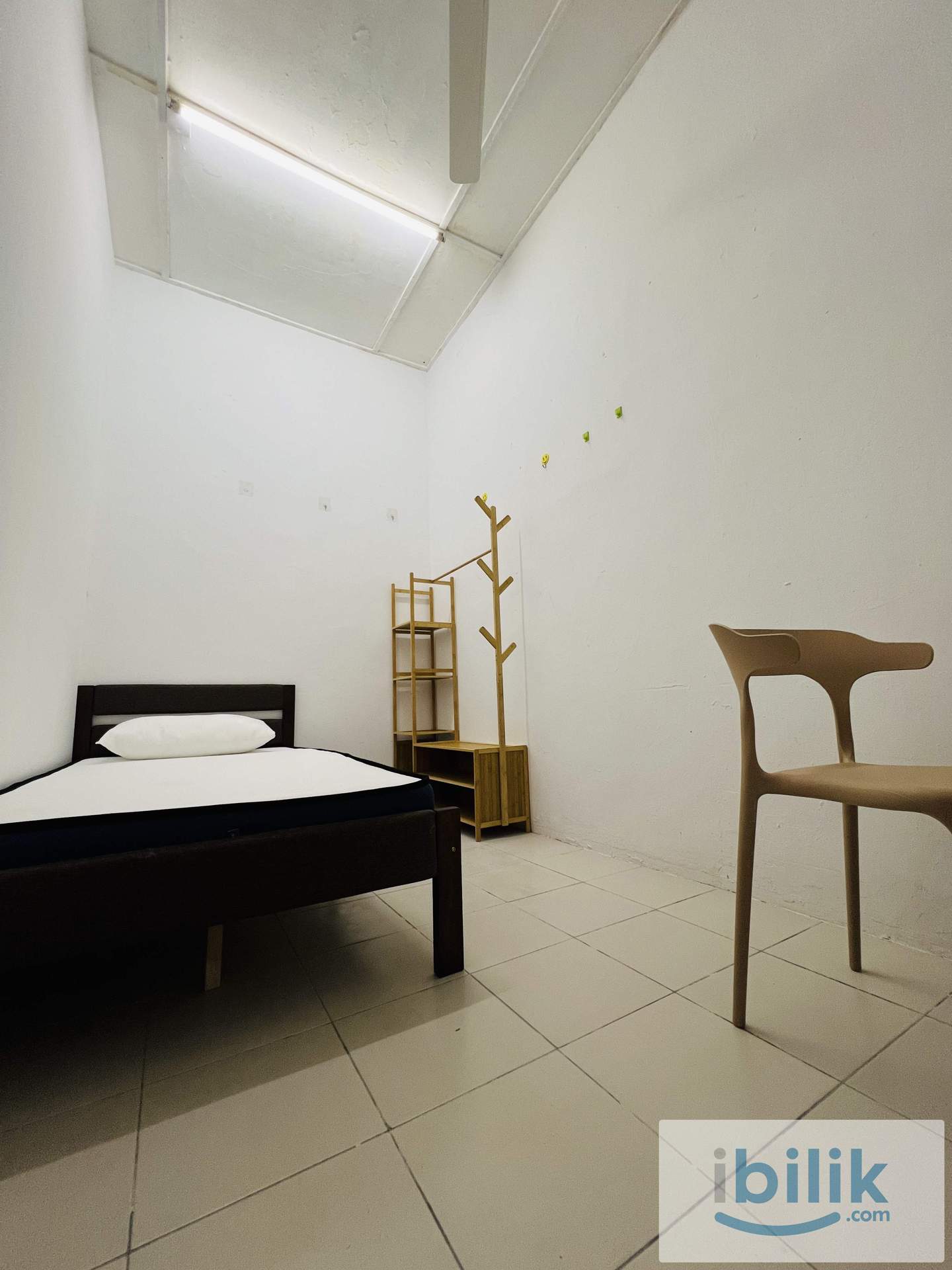 SINGLE ROOM 8 FULLY FURNISHED WITH FAN - Image 3