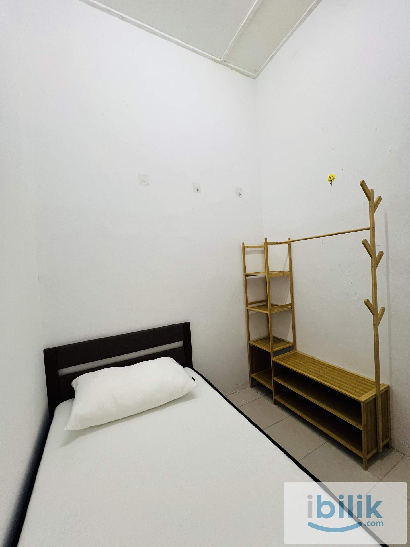 SINGLE ROOM 8 FULLY FURNISHED WITH FAN - Image 6