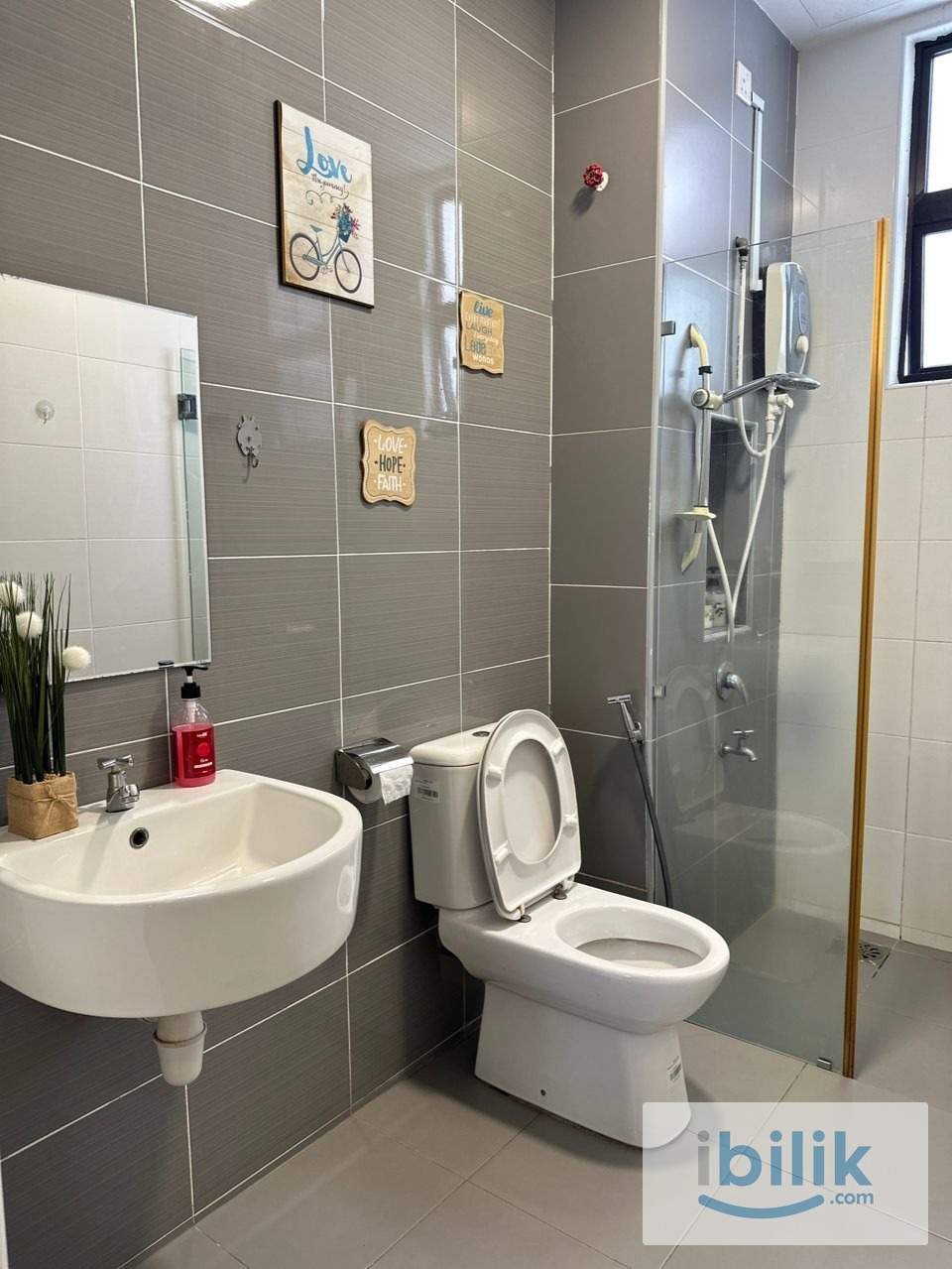 Common Room with share bathroom  - Image 6