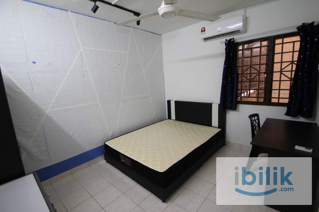 Queen Bed Medium Room with A/C & Window - Image 1
