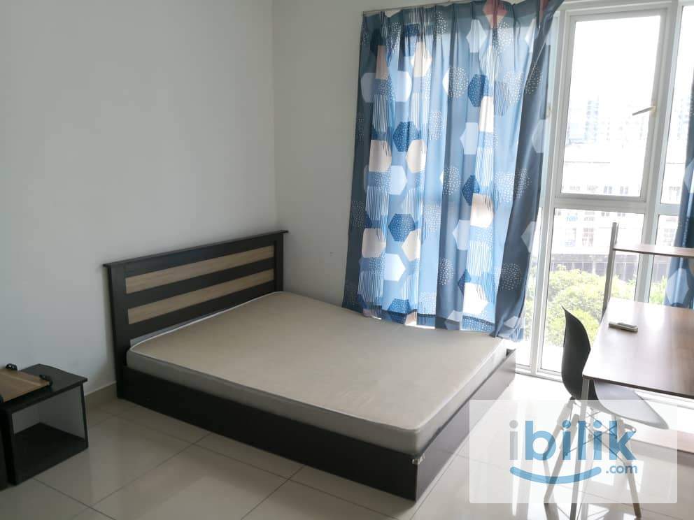 queen bed (attach toilet) ac - Image 2
