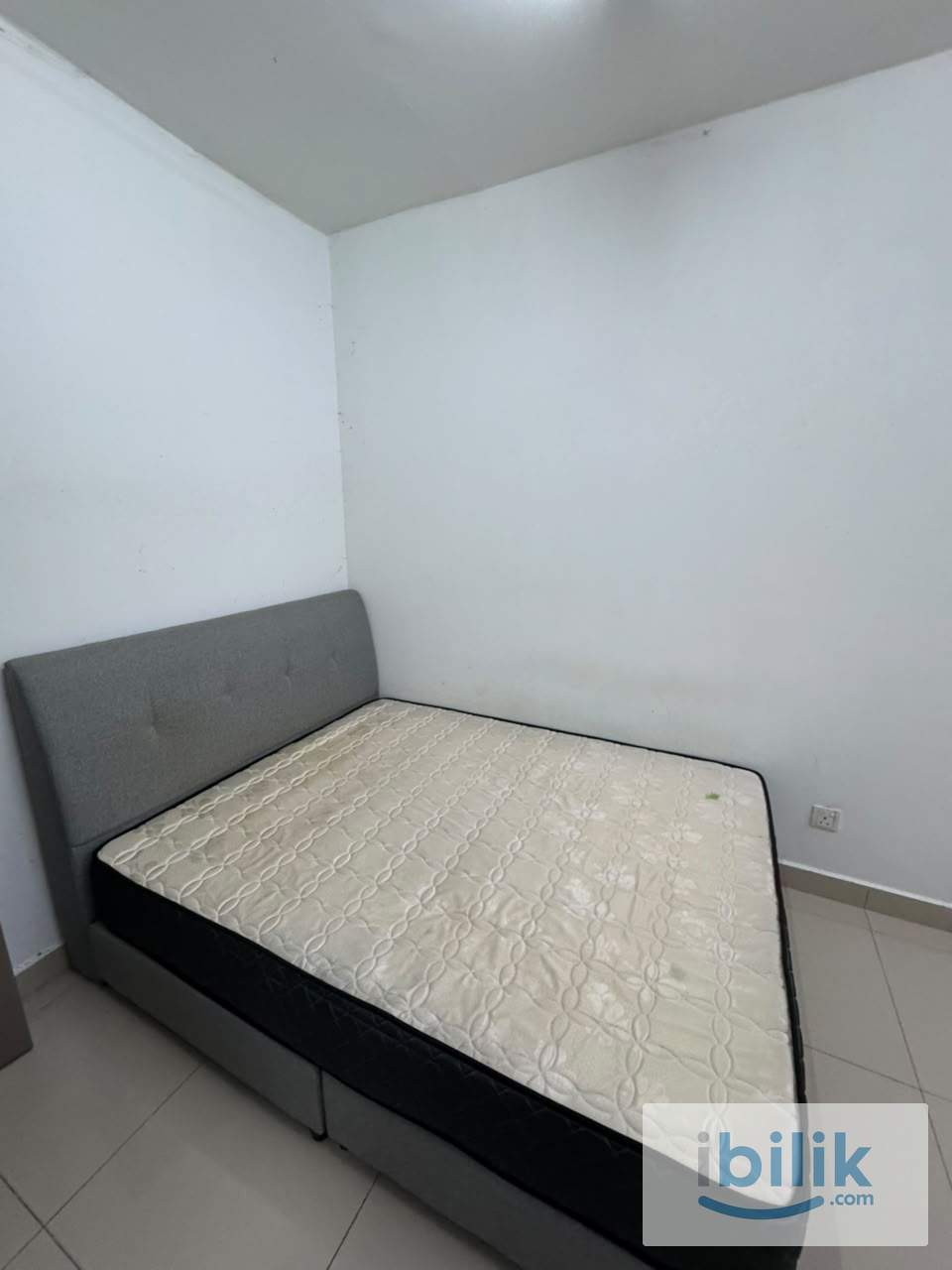 Queen Bed AC - Image 4