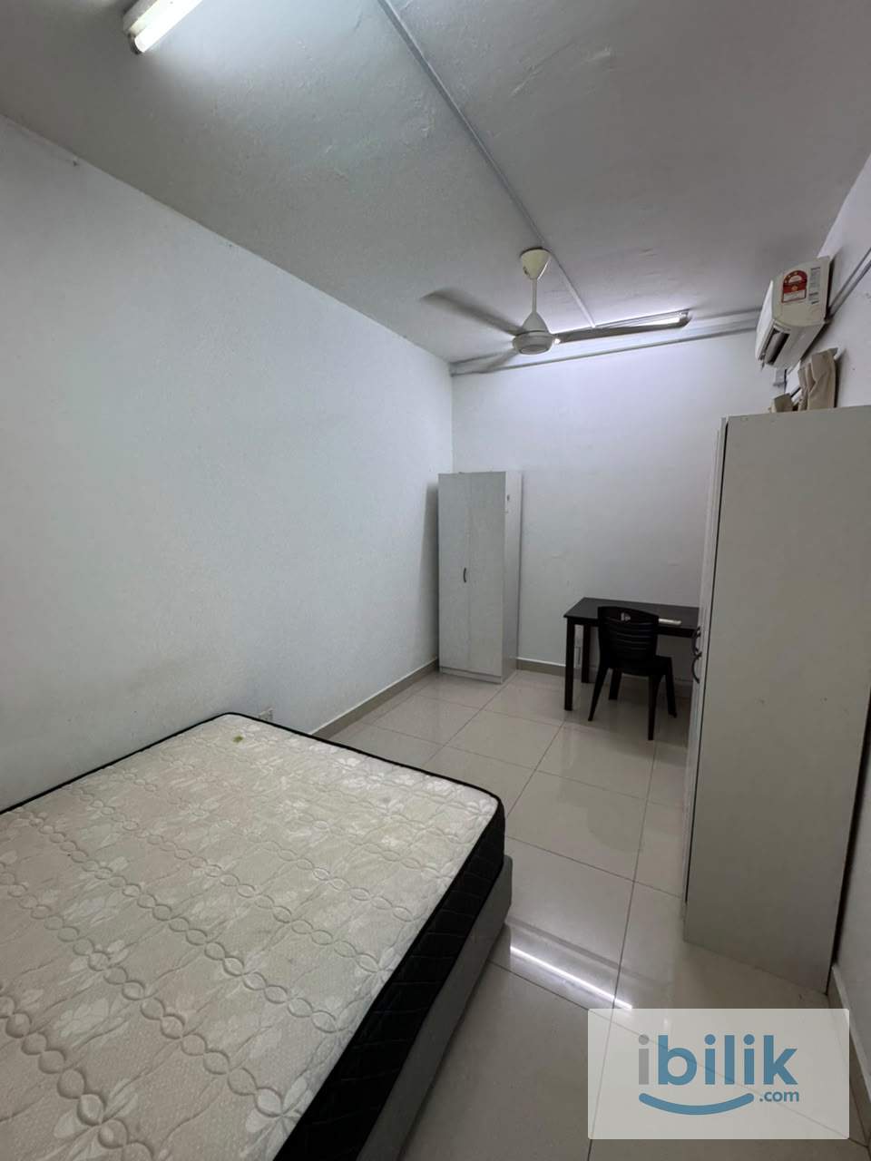 Queen Bed AC - Image 1