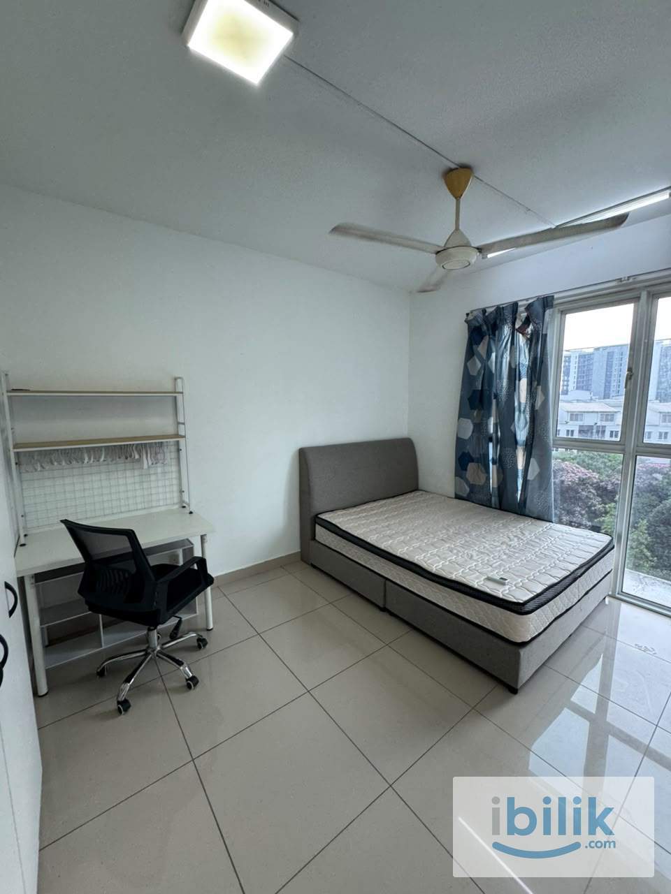 queen bed (attach toilet) ac - Image 5