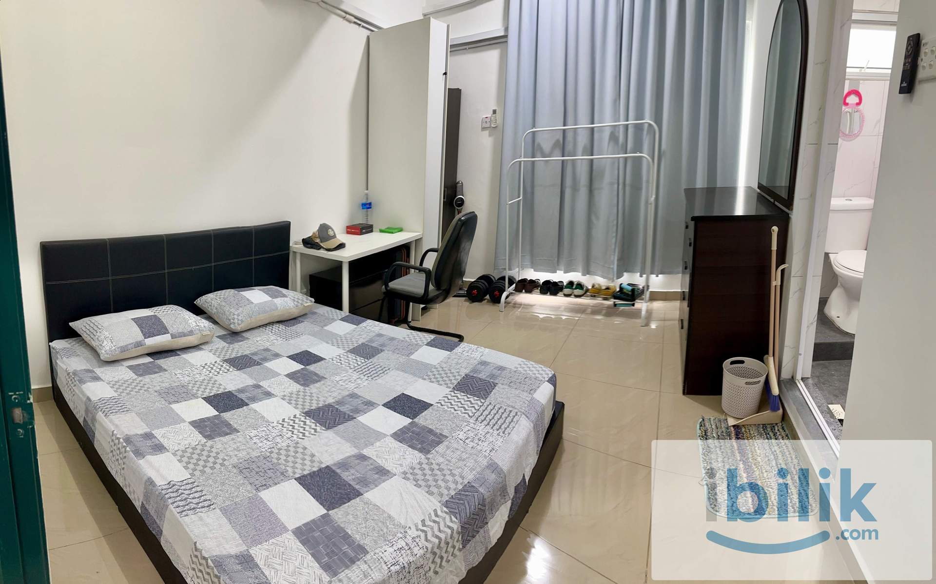 Room 1 - Image 1