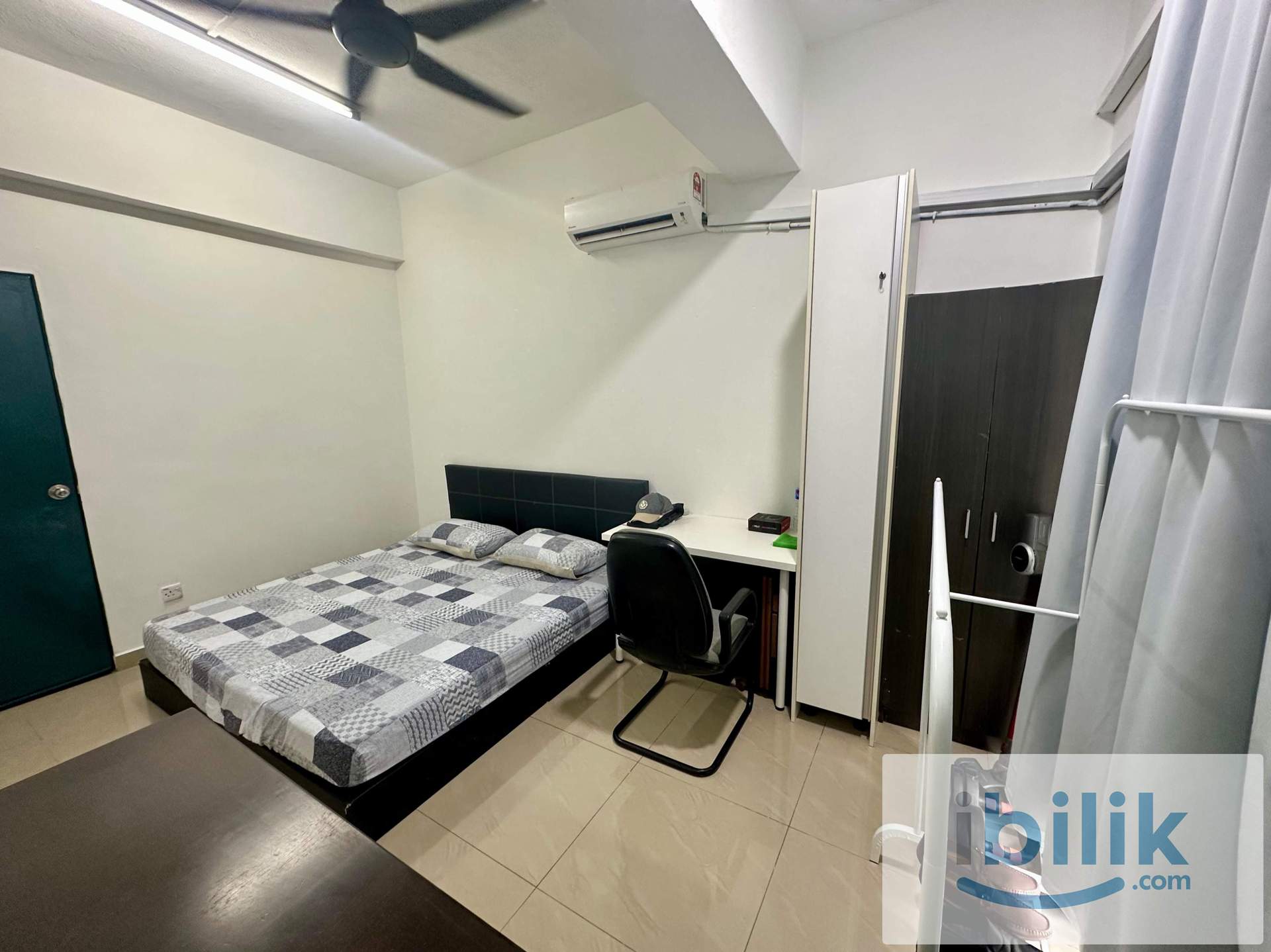 Room 1 - Image 2