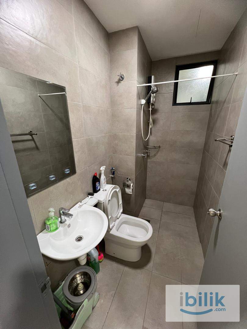 kl traders, medium room, aircon, free wifi, bed set, washing machine, fridge, - Image 6