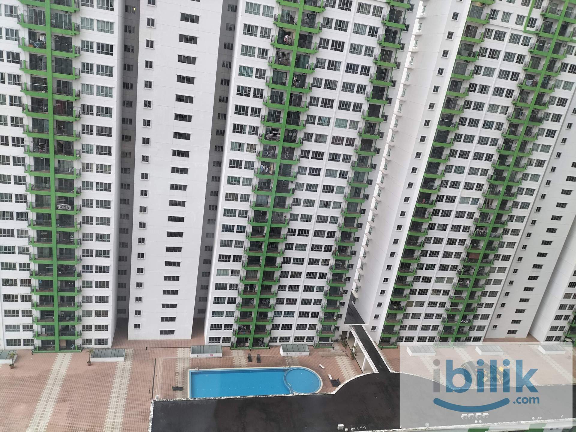 Middle room with nice view and near LRT at Oug Parklane @ Midvalley  - Image 4
