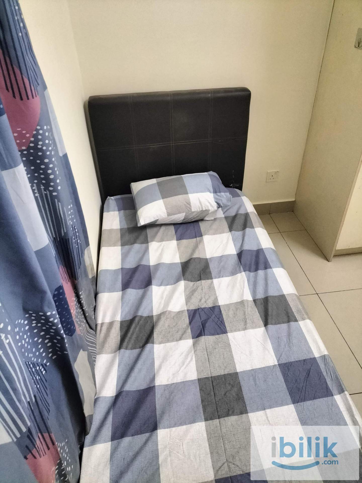 Small Room/Near LRT at Oug Parklane Condo @ Midvalley  - Image 1
