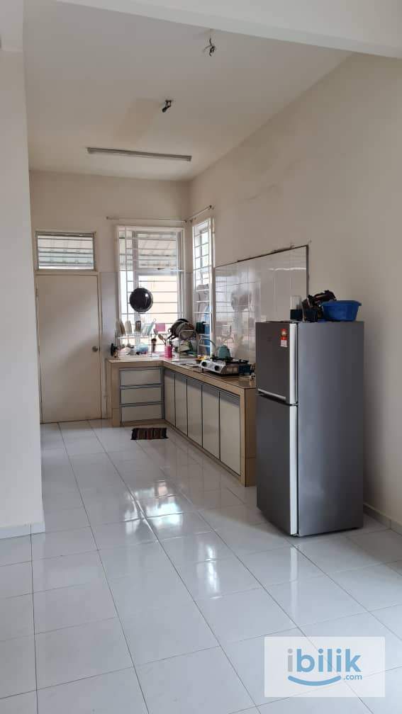 Female room + private bathroom (Alor Gajah, Cheng, Krubong) - Image 5