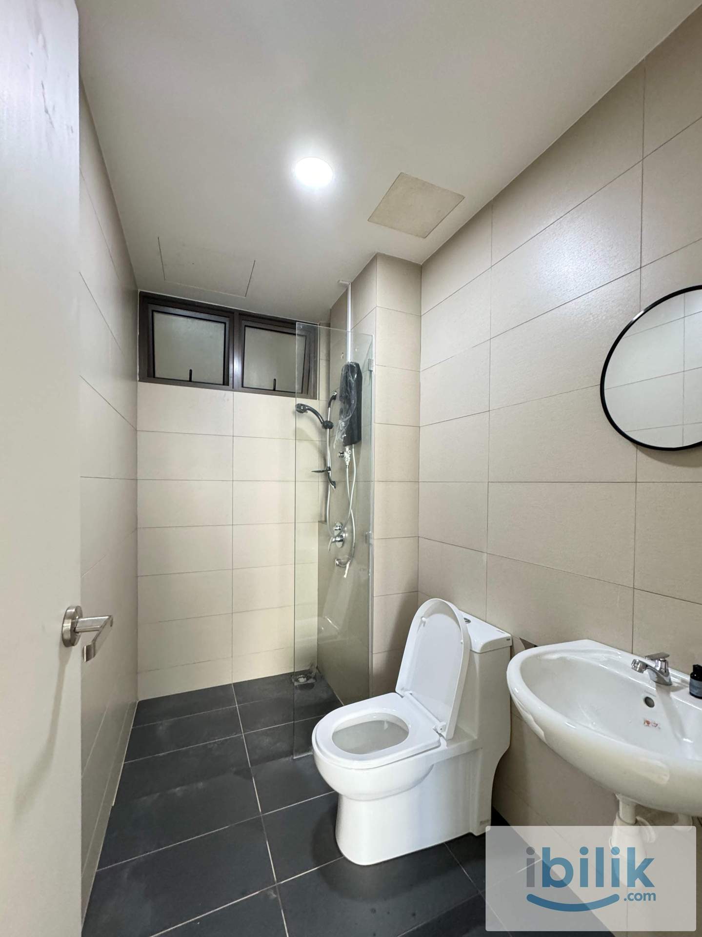 Sungai Ara master room for rental - Image 2