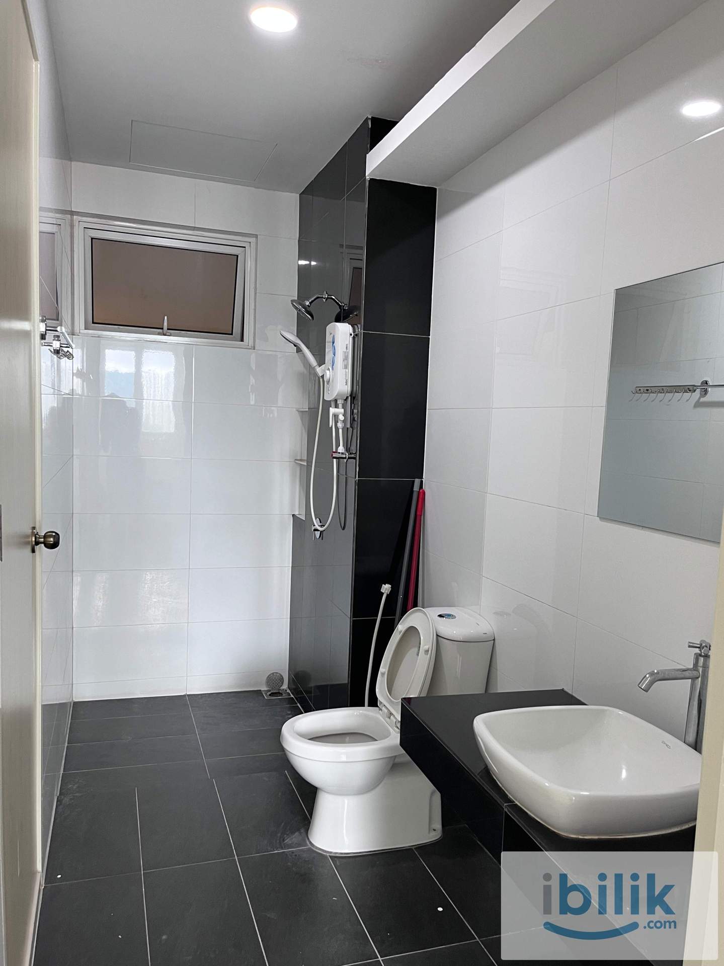 Master room for rental in Bayan Lepas - Image 2