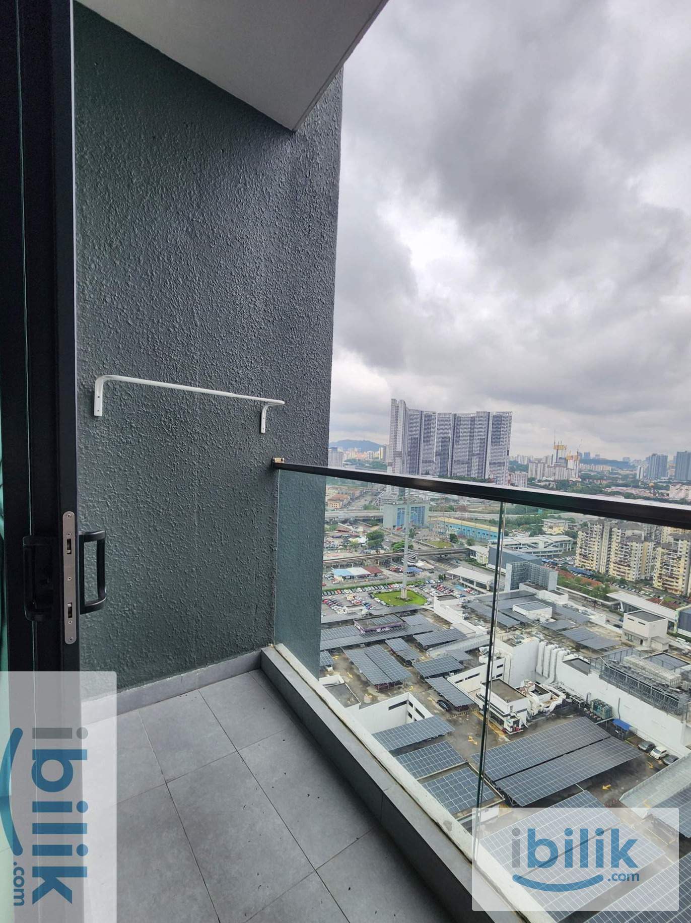Middle Room (Balcony Room) at Lavile, Kuala Lumpur - Image 2