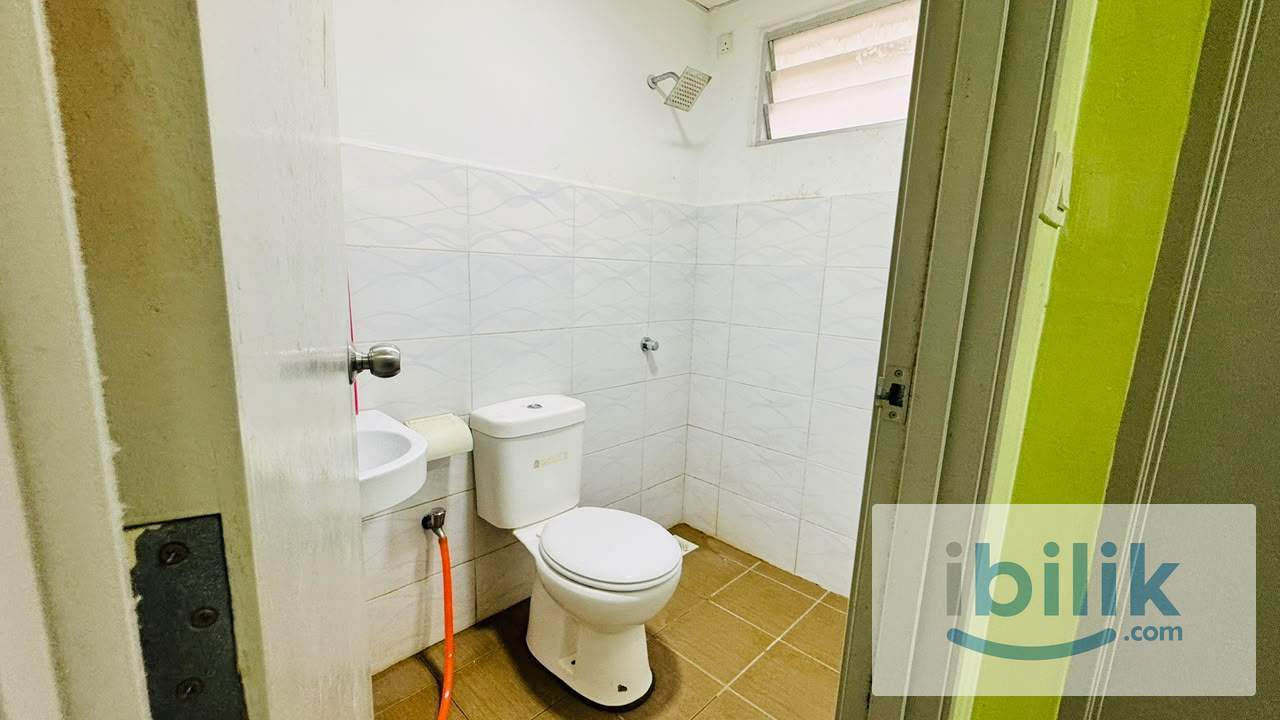 Aircond Single Room @ Sentrovue Servise Apartment Puncak Alam - Image 4