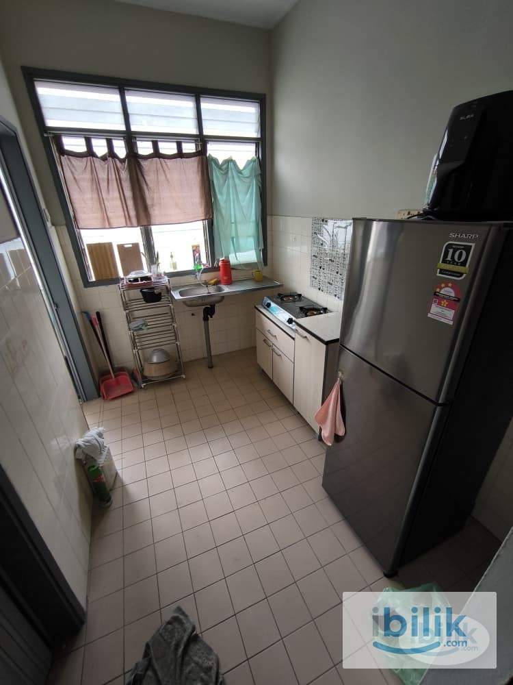 Goodyear court 1 fully furnished middle room with air cond - Image 1