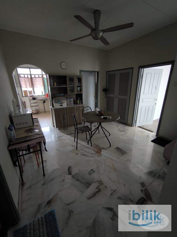 Goodyear court 1 fully furnished middle room with air cond - Image 2