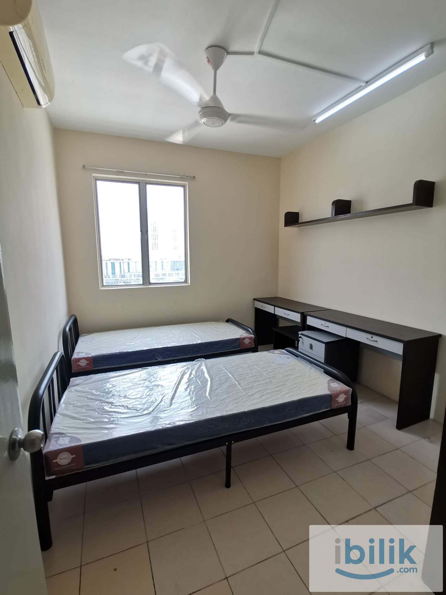 Middle bedroom  - Image 1