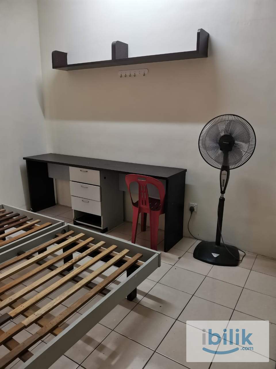 Middle bedroom  - Image 2