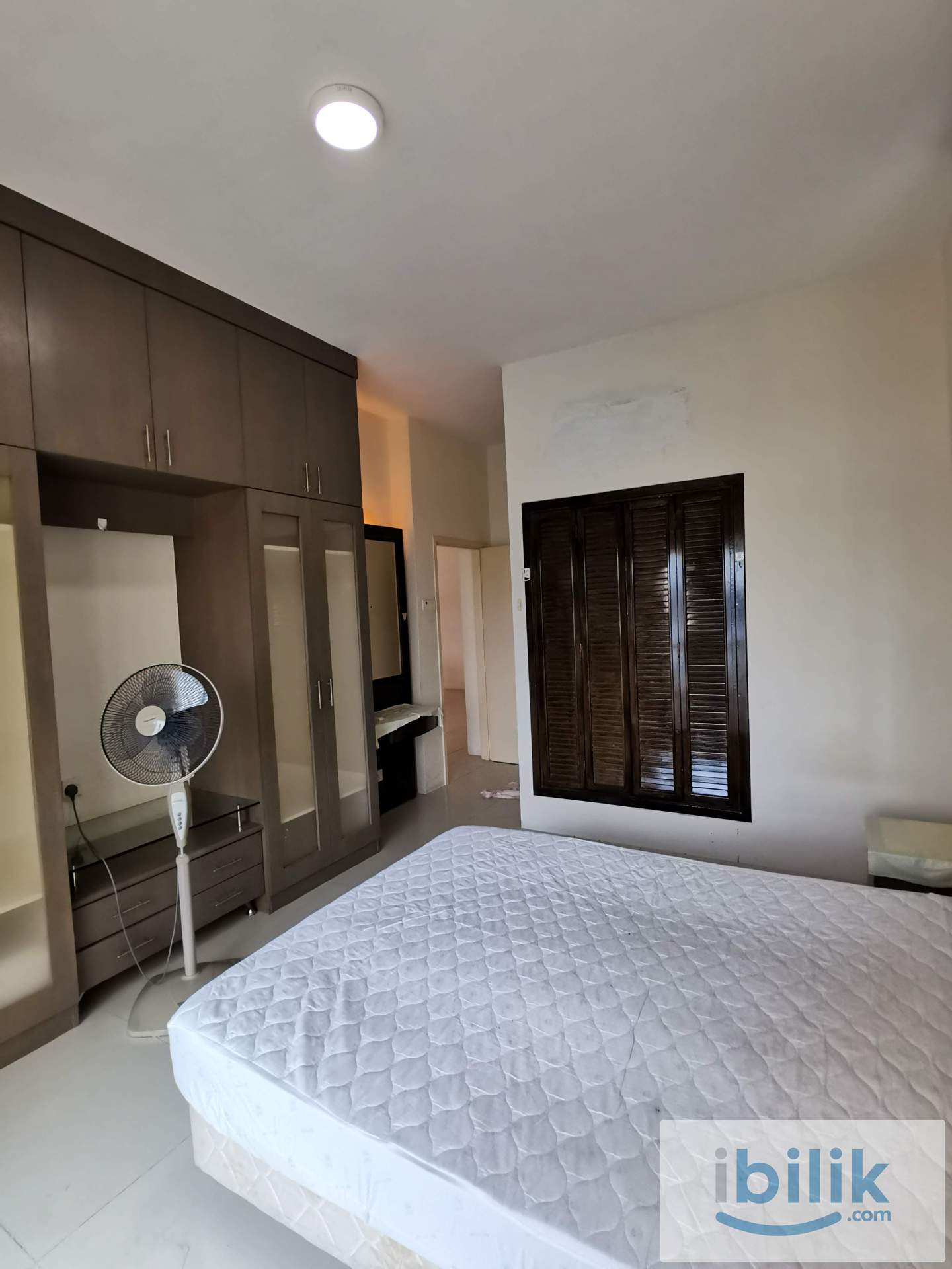 Master bedroom with nice scenery  - Image 2