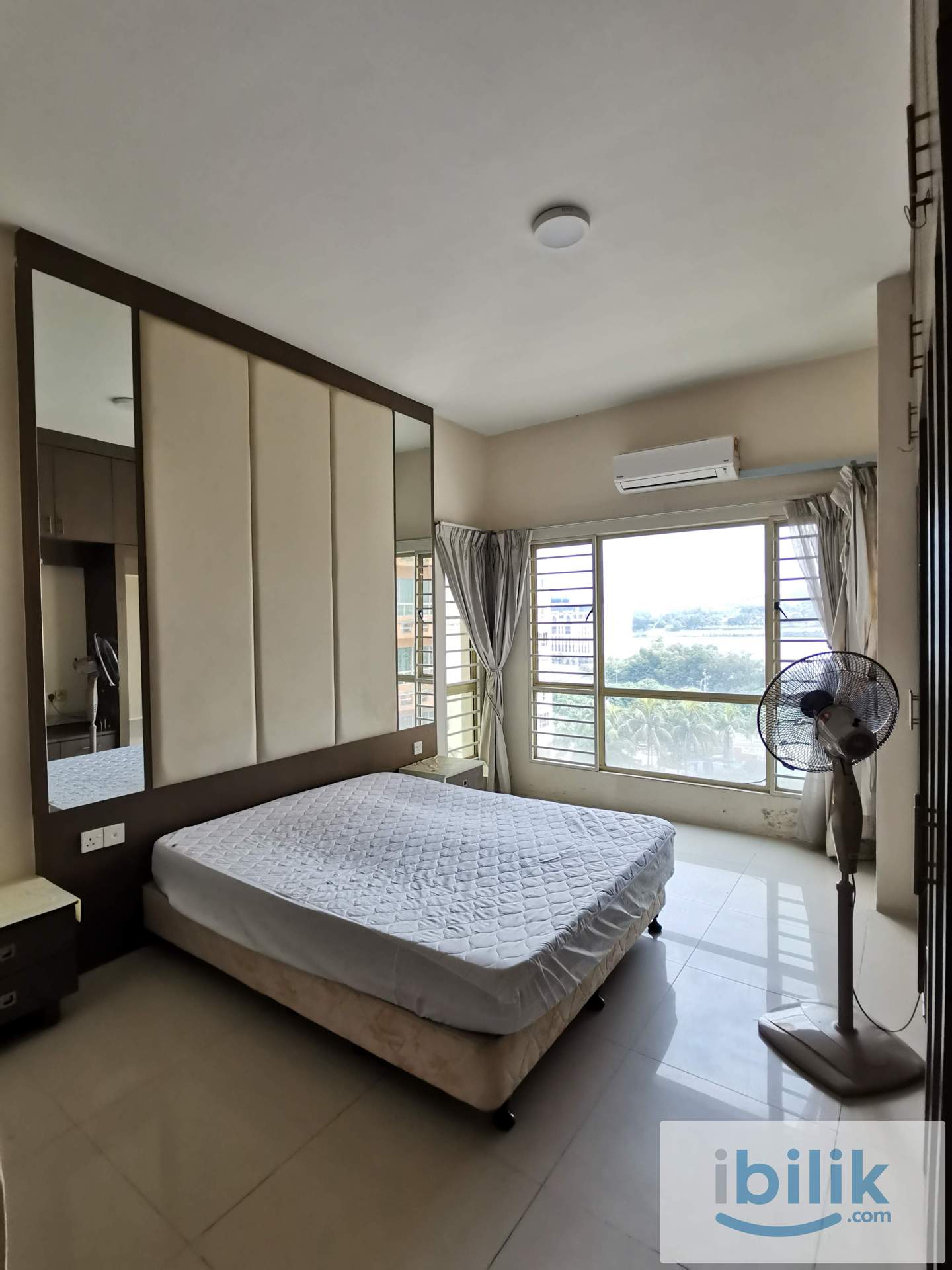 Master bedroom with nice scenery  - Image 1