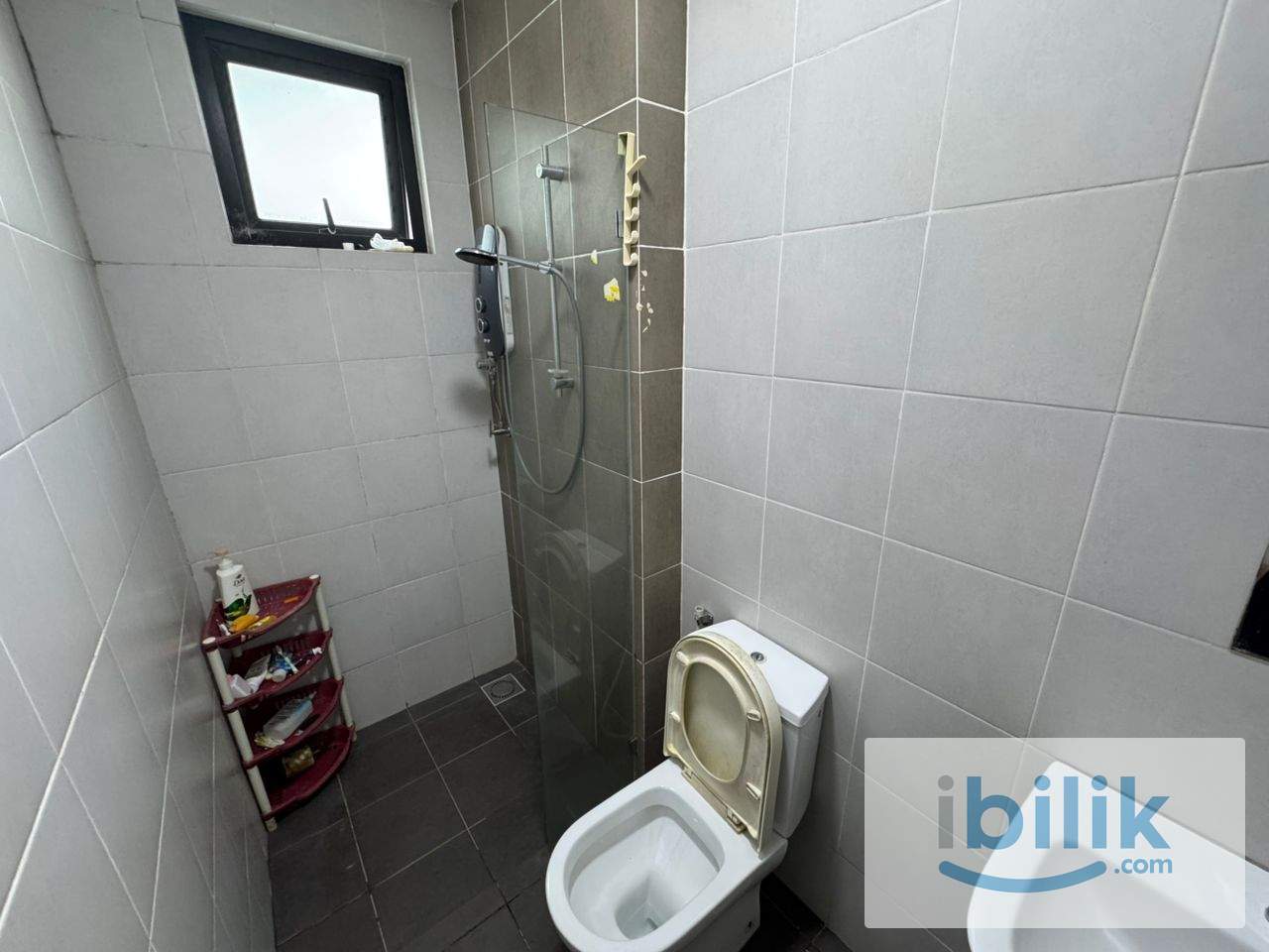 queen bed attach toilet - Image 2