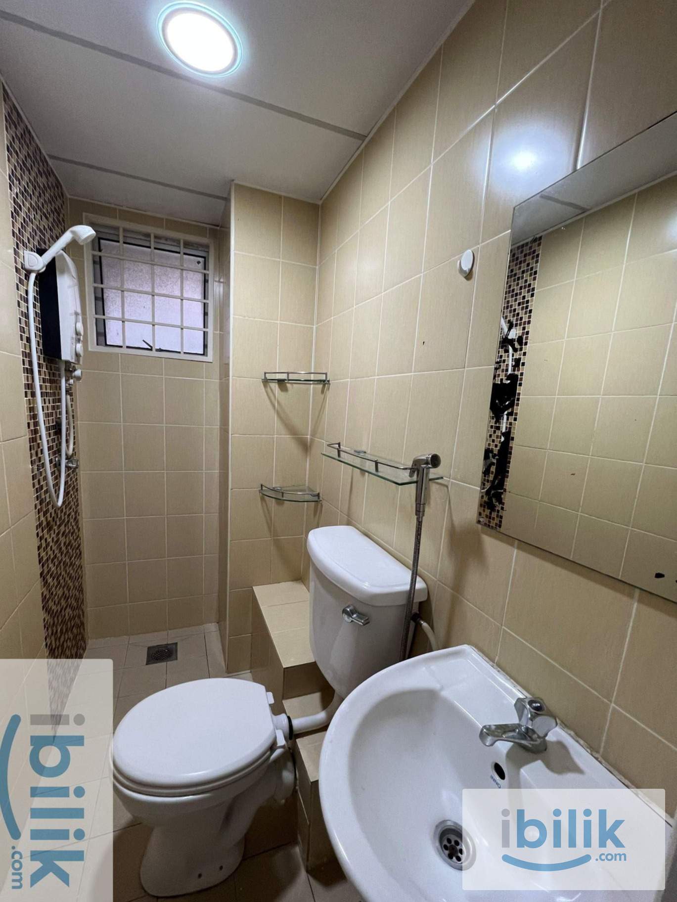 Medium Room with Window & A/C - Image 3