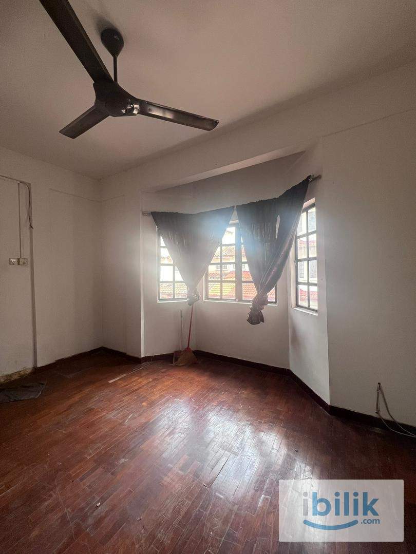 Middle Room at Subang Bestari, Subang - Image 6