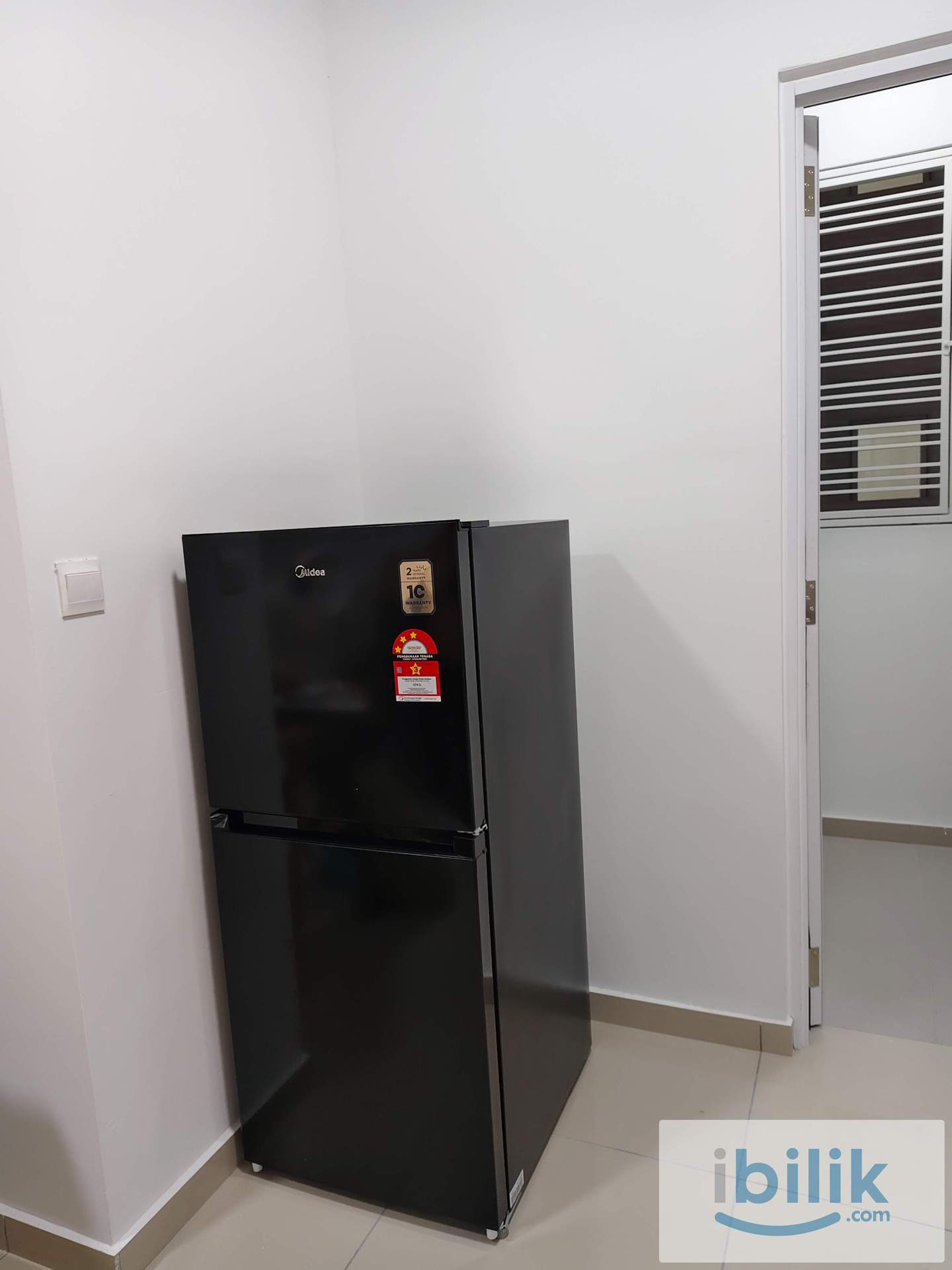Queensize Bedroom - Image 6
