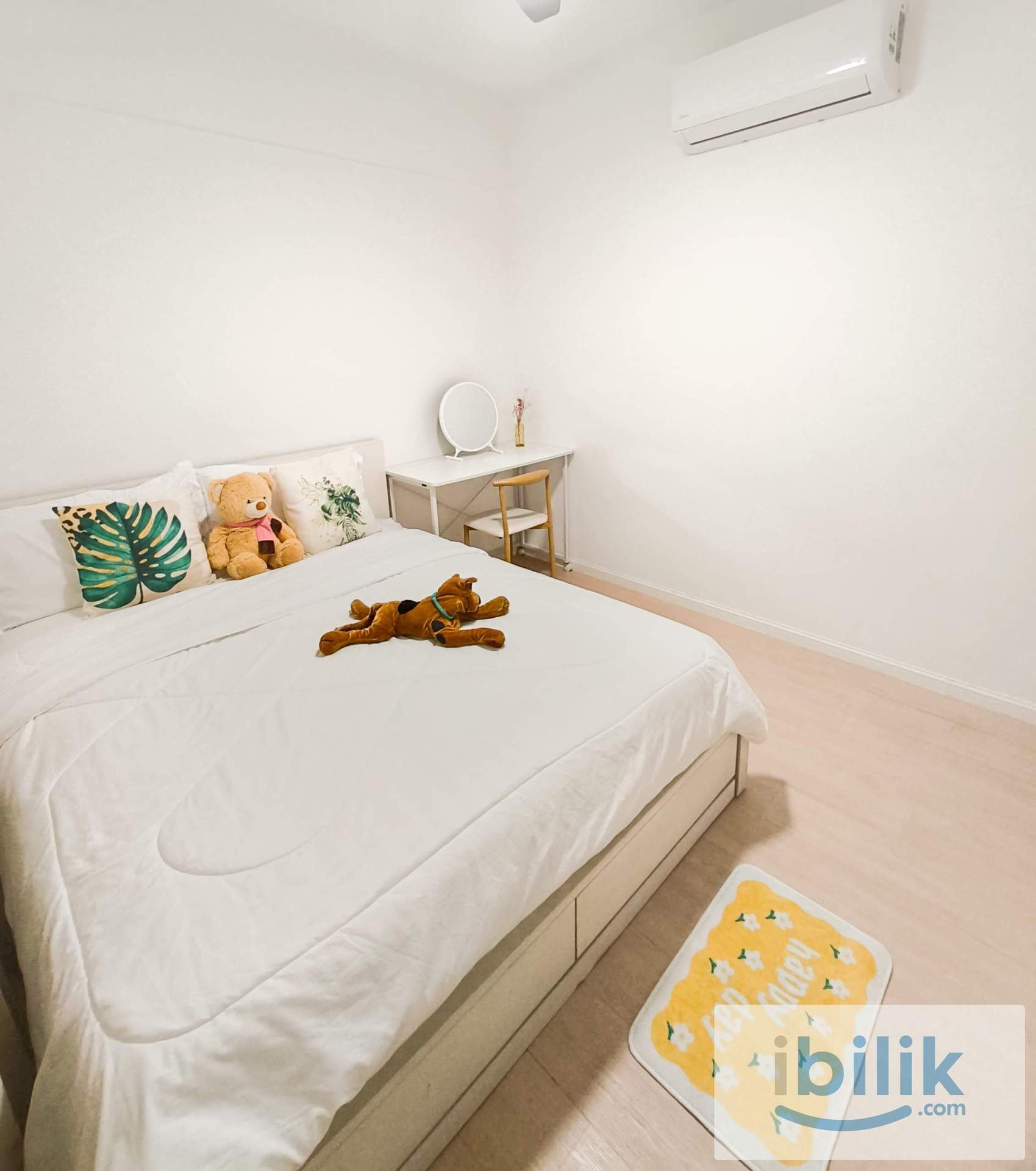 Cozy Medium Room  - Image 4