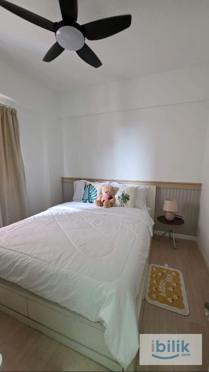 Cozy Medium Room  - Image 5