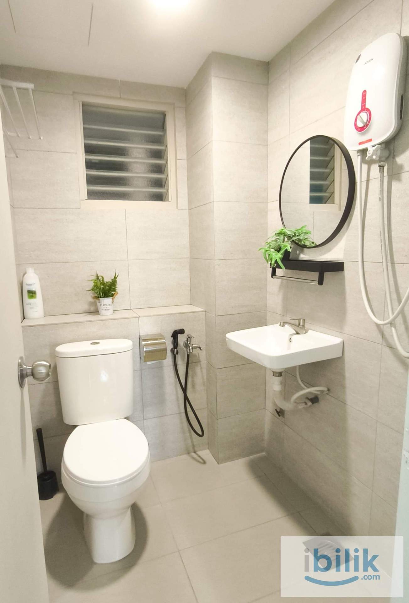 Cozy Medium Room  - Image 8