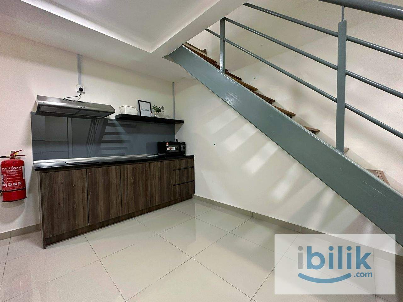 male middle room pinnacle kelana jaya - Image 5
