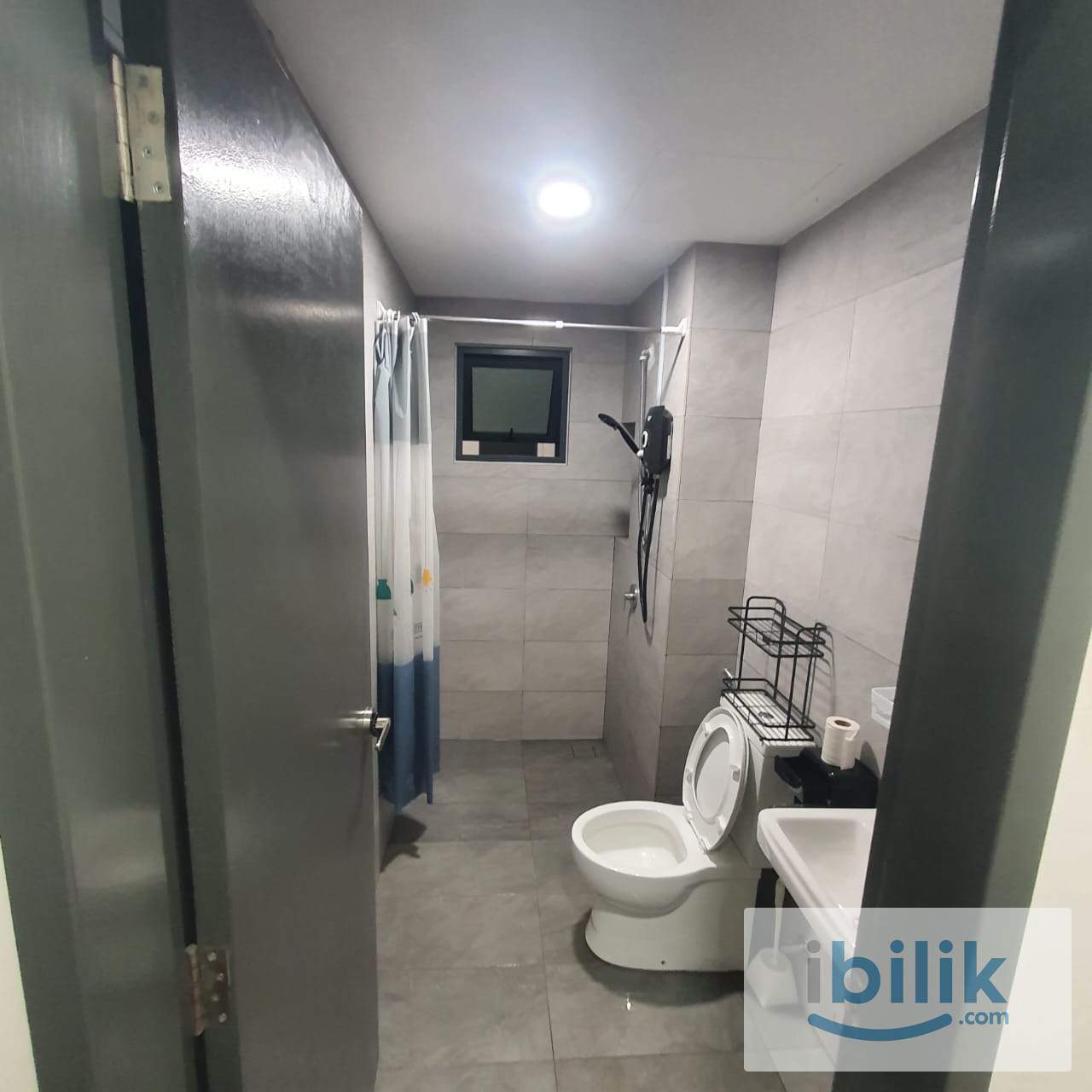 master room with private bathroom  - Image 2