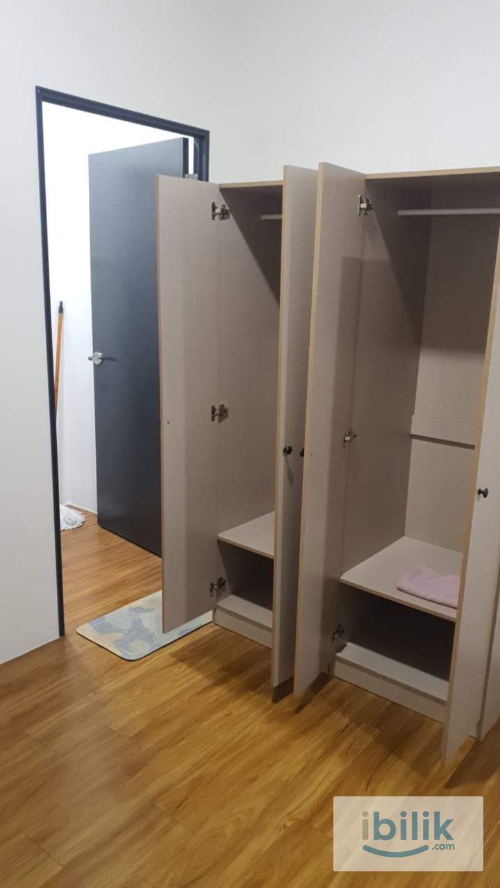 master room with private bathroom  - Image 4